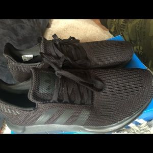Swift Run 10 1/2 black on black Adidas.